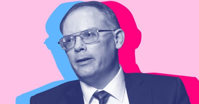 Tim Sweeney is mocking Apple for letting Fortnite fakes into the App Store
