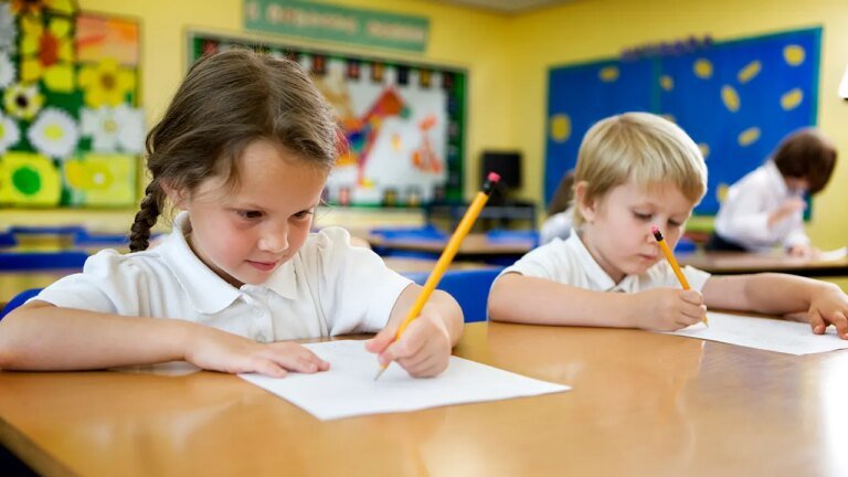 Left-handedness linked to autism, schizophrenia in major neurological study