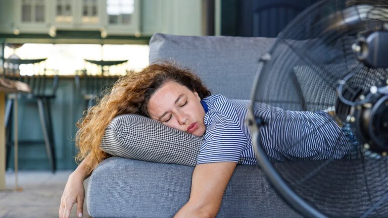 Sleep expert shares cooling techniques for better sleep during summer heat