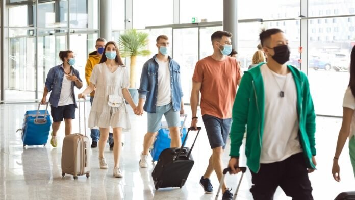 crowd-at-airport-in-masks-measles-contagion.jpg