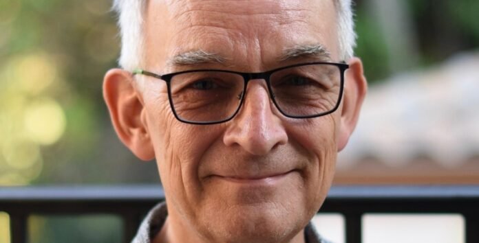 Roger-Linn-headshot.jpg